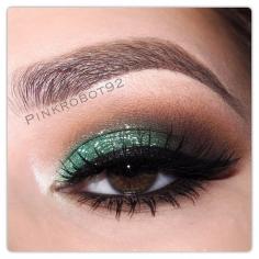 
                    
                        Green smokey #eye #eyes #makeup #eyeshadow #bold #dramatic #bright
                    
                
