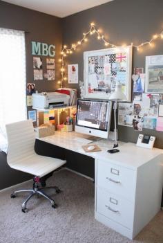 .I like this little work space - especially the white desk, chair and computer against the grey walls. The little pops of colour are great and the mini lights are just the right touch of whimsy. #PRworkspace #webdesign #creative #workspace #office #design #designer