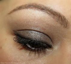 
                    
                        EOTD using the Urban Decay Naked Smoky Eyeshadow Palette
                    
                