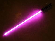 (  https://www.laserpuissant.com/sabre-laser-violet-500mw-303.html ) 
 Ce 303 500mW sabre laser violet 405nm est fait pointeur laser et lame deux pièces composition.
