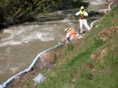 Enviro Care provides nationwide decontamination of highways, wetlands, and ponds in the event of a diesel or gas spill.
Enviro Care brings extensive expertise to diesel and gas spill remediation and removal situations.
Our dispatch team is available 24/7 and is ready to send an experienced crew equipped with the knowledge and tools to perform a safe and effective cleanup to your location. Check also crude oil spill, chemical spill, or highway spills information here.