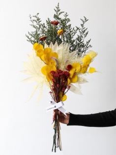 Sunshine Mixed Dried Flowers Bouquet | Whispering Homes

Butterfly feel and Classy look! Add sparkle and colors to your home décor with our Sunshine Mixed dried flowers! https://bit.ly/3FXPZeY
#driedflowers #flower #flowerbouquet #driedflowersbouquet #driedflowerbunch #flowervases #vases #ceramic #color #pampasgrass #pampas #wedding #flowerpot #florist #decoration #homedecor #officedecor #styling #homestyling #tabledecor #whisperinghomes #whisperinghomesdecor #whisperinghomeschandigarh