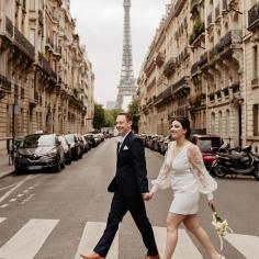 Are you looking for Paris Officiant or Celebrant for your wedding in France? Contact The Parisian Celebrant today. Hire me as your wedding officiant in Paris, I offer you the best experience whether it is an intimate elopement wedding or a lavish wedding ceremony with hundreds of guests. Get in touch today for more details.