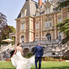 Hire professional Paris Vow Renewal Officiant. Renew your romantic wedding vows in Paris or have an unofficial wedding in front of the Eiffel Tower or another Paris landmark of your choice. Get in touch today for more details about how to write wedding vows.
