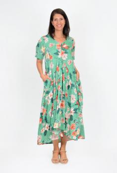 Step into summer in style with an Organic Cotton maxi dress from Cotton Dayz. Made from sustainable materials, our range of maxi dresses for women has different lengths, prints, and sizes.