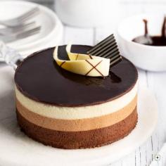 Get to Taste the Pleasures of Chocoholic Cake by Theobroma

Soothen your cravings with the sumptuousness of the chocoholic cake, an ideal companion for any occasion. Let the lingering chocolate flavor keep you coming back for more. Secure this delightful cake online exclusively at Theobroma.

