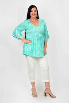 Shop our full range of women’s plus-size short sleeve tops in the latest styles. Our women’s plus size short sleeve blouses and other tops come with VIP free shipping.