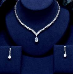 Buy gorgeous diamond bride necklace, jewelry sets and accessories in Lyndhurst NJ. Get latest gold Jewellery necklace and designs in Lyndhurst NJ.
