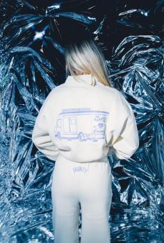 Zip into Comfort: The Quarter Zip Sweatshirt Essential

Buttery soft, cream colored, with “stay in your lane, and manifest your dreams” printed in blue on the back - model is 5’9” and wearing a size large. 

See More: https://shopjaunty.com/products/dream-chaser-quarter-zip-sweatshirt
