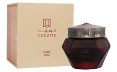 Ruby Oud is a luxury oud perfume made of high-quality oud wood and smells like an exclusive traditional Emirati fragrance. Beneficial agarwood notes include patchouli and Bulgarian rose.