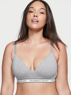 "Bra Sale: Shop for Lightly Lined Cotton Wireless Bra at Victoria's Secret India.
Choose wide collection Lightly Lined Cotton Wireless Bra online at ₹2,999 each.
Order now at the website 
